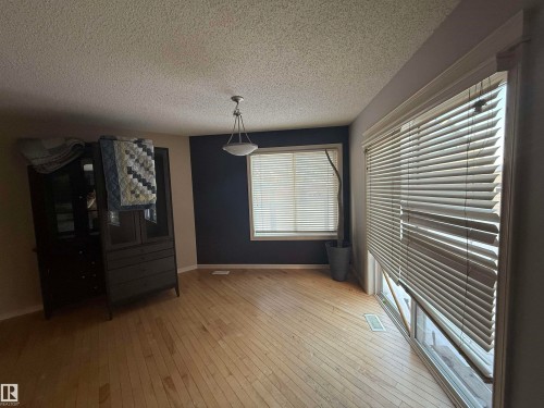 6007 5 Avenue, Edmonton, AB - Indoor Photo Showing Other Room