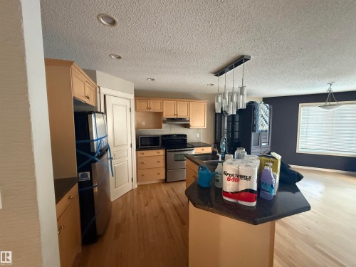 6007 5 Avenue, Edmonton, AB - Indoor Photo Showing Kitchen