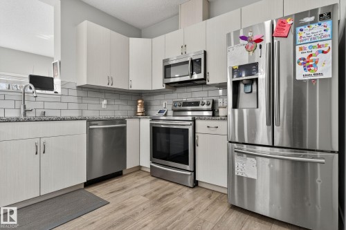 267 39 Ave, Edmonton, AB - Indoor Photo Showing Kitchen With Stainless Steel Kitchen