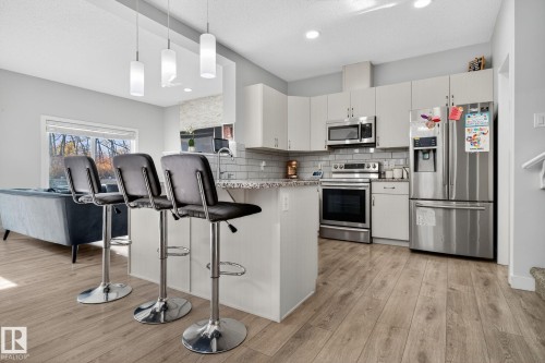 267 39 Ave, Edmonton, AB - Indoor Photo Showing Kitchen With Stainless Steel Kitchen With Upgraded Kitchen