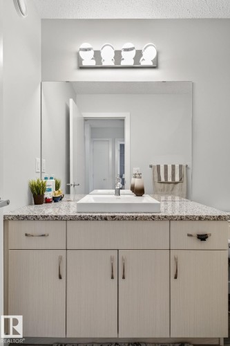 267 39 Ave, Edmonton, AB - Indoor Photo Showing Bathroom