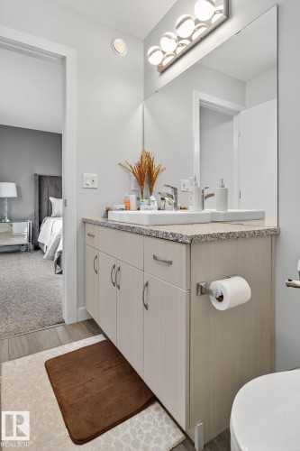 267 39 Ave, Edmonton, AB - Indoor Photo Showing Bathroom