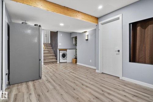 267 39 Ave, Edmonton, AB - Indoor