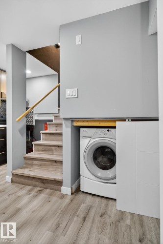 267 39 Ave, Edmonton, AB - Indoor Photo Showing Laundry Room