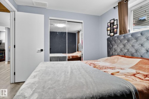 267 39 Ave, Edmonton, AB - Indoor Photo Showing Bedroom
