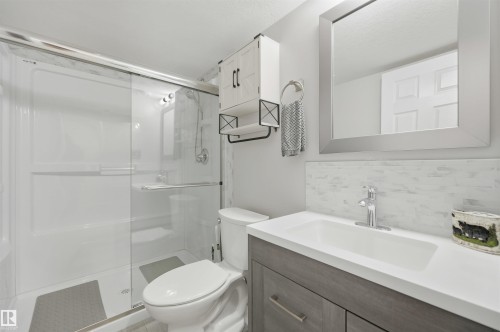 2311 Bailey Court, Edmonton, AB - Indoor Photo Showing Bathroom