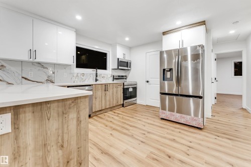 4616 32 Avenue, Edmonton, AB - Indoor Photo Showing Kitchen