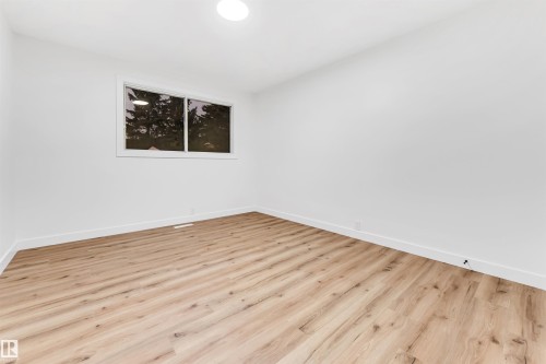 4616 32 Avenue, Edmonton, AB - Indoor Photo Showing Other Room