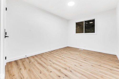 4616 32 Avenue, Edmonton, AB - Indoor Photo Showing Other Room