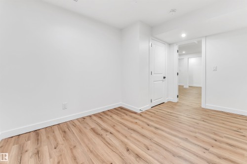 4616 32 Avenue, Edmonton, AB - Indoor Photo Showing Other Room