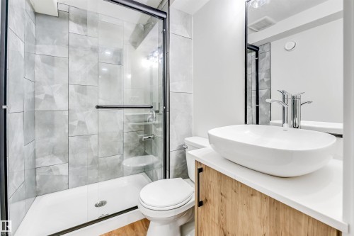 4616 32 Avenue, Edmonton, AB - Indoor Photo Showing Bathroom