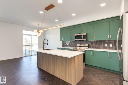 2128 Crossbill Lane, Edmonton, AB - Indoor Photo Showing Kitchen With Upgraded Kitchen