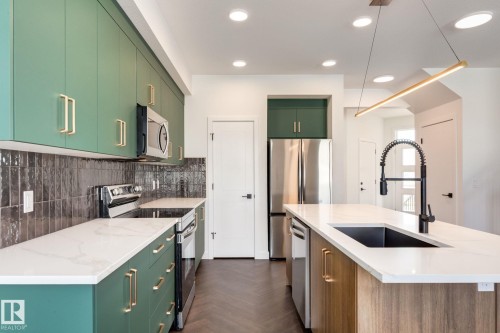 2128 Crossbill Lane, Edmonton, AB - Indoor Photo Showing Kitchen With Upgraded Kitchen