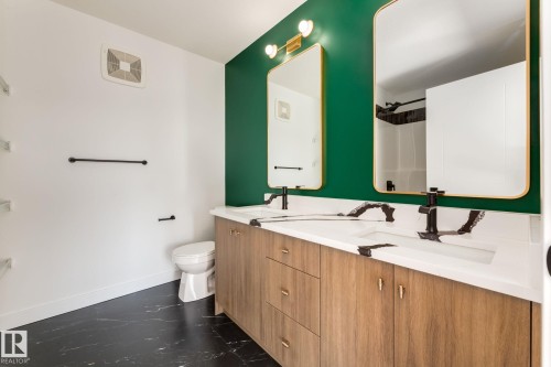 2128 Crossbill Lane, Edmonton, AB - Indoor Photo Showing Bathroom