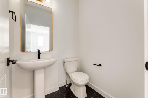2128 Crossbill Lane, Edmonton, AB - Indoor Photo Showing Bathroom