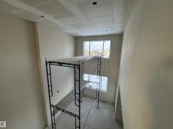 View of unfurnished bedroom - 