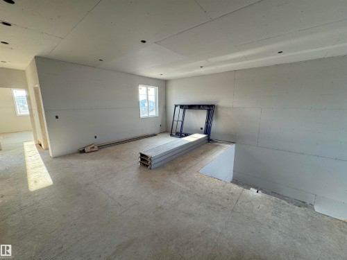 28 Harley Way, Spruce Grove, AB - Indoor Photo Showing Garage