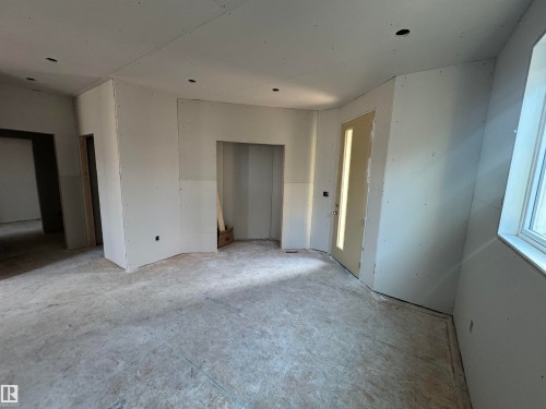28 Harley Way, Spruce Grove, AB - Indoor Photo Showing Other Room
