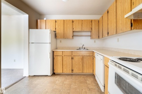203 1628 48 Street, Edmonton, AB - Indoor Photo Showing Kitchen