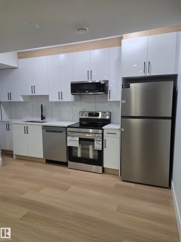 2020 155 Avenue, Edmonton, AB - Indoor Photo Showing Kitchen