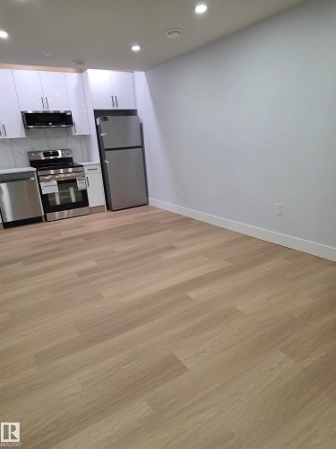 2020 155 Avenue, Edmonton, AB - Indoor Photo Showing Kitchen