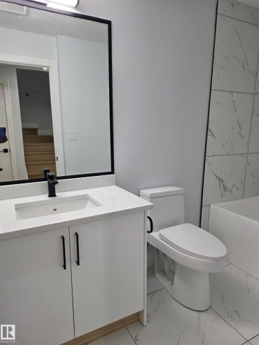 2020 155 Avenue, Edmonton, AB - Indoor Photo Showing Bathroom