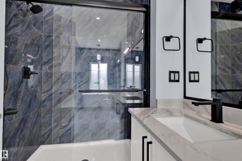 2020 155 Avenue, Edmonton, AB - Indoor Photo Showing Bathroom