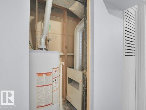 9815 159 Street Nw, Edmonton, AB - Indoor