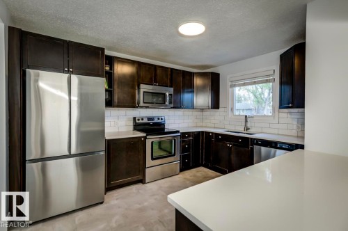 13619 122 Avenue, Edmonton, AB - Indoor Photo Showing Kitchen With Stainless Steel Kitchen With Upgraded Kitchen