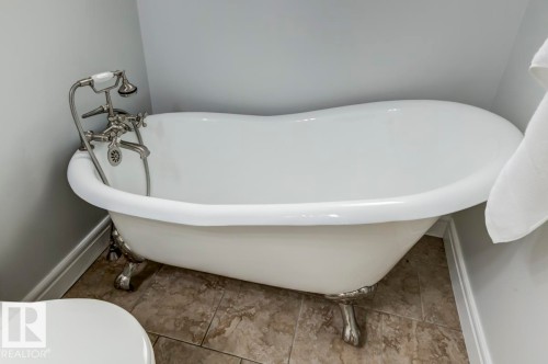13619 122 Avenue, Edmonton, AB - Indoor Photo Showing Bathroom