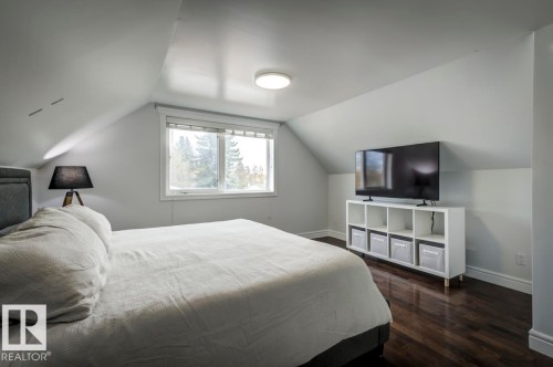 13619 122 Avenue, Edmonton, AB - Indoor Photo Showing Bedroom