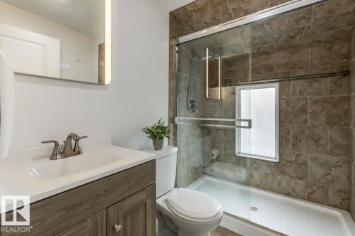 13619 122 Avenue, Edmonton, AB - Indoor Photo Showing Bathroom
