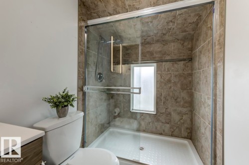 13619 122 Avenue, Edmonton, AB - Indoor Photo Showing Bathroom