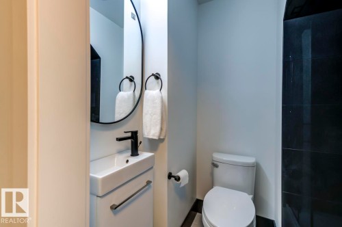 13619 122 Avenue, Edmonton, AB - Indoor Photo Showing Bathroom