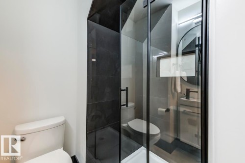 13619 122 Avenue, Edmonton, AB - Indoor Photo Showing Bathroom