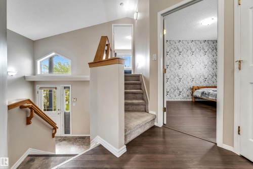 3320 27 Avenue, Edmonton, AB - Indoor Photo Showing Other Room