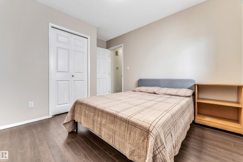 3320 27 Avenue, Edmonton, AB - Indoor Photo Showing Bedroom