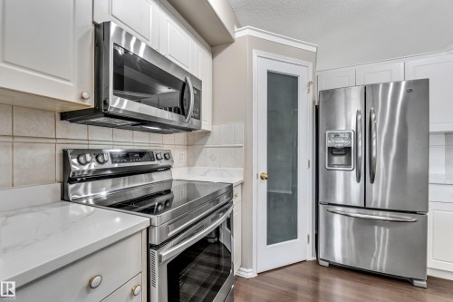 3320 27 Avenue, Edmonton, AB - Indoor Photo Showing Kitchen