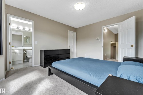 3320 27 Avenue, Edmonton, AB - Indoor Photo Showing Bedroom