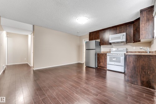 3320 27 Avenue, Edmonton, AB - Indoor Photo Showing Kitchen