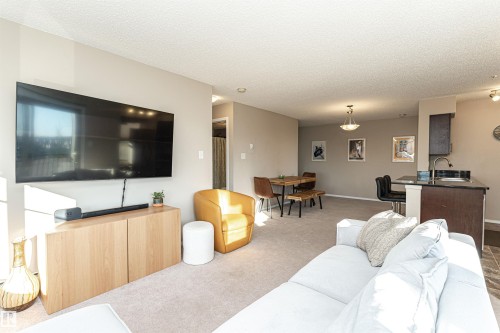321 1070 Mcconachie Boulevard, Edmonton, AB - Indoor Photo Showing Living Room