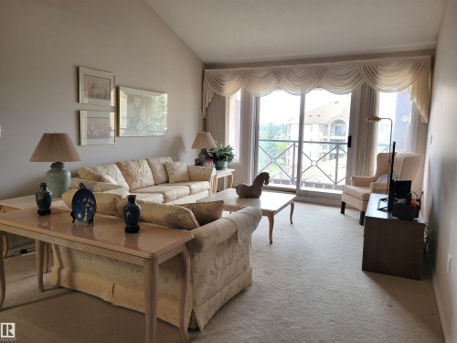 402 8942 156 Street, Edmonton, AB - Indoor Photo Showing Living Room