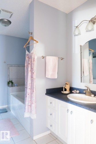 4204 50A Avenue, Cold Lake, AB - Indoor Photo Showing Bathroom