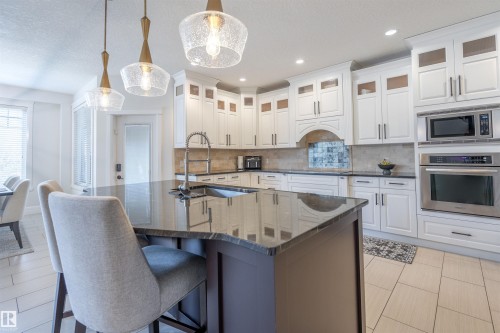 20 10550 Ellerslie Road, Edmonton, AB - Indoor Photo Showing Kitchen