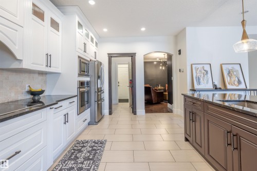 20 10550 Ellerslie Road, Edmonton, AB - Indoor Photo Showing Kitchen With Upgraded Kitchen