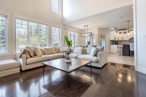 20 10550 Ellerslie Road, Edmonton, AB - Indoor Photo Showing Living Room