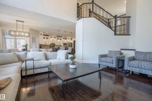 20 10550 Ellerslie Road, Edmonton, AB - Indoor Photo Showing Living Room
