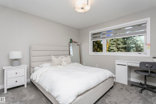 177 Wolf Willow Crescent Nw, Edmonton, AB - Indoor Photo Showing Bedroom