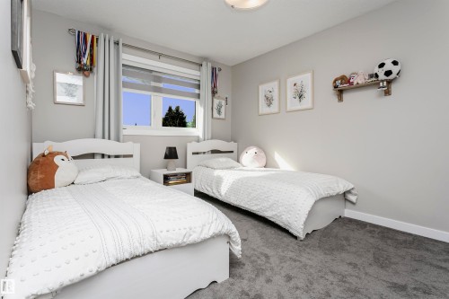177 Wolf Willow Crescent Nw, Edmonton, AB - Indoor Photo Showing Bedroom