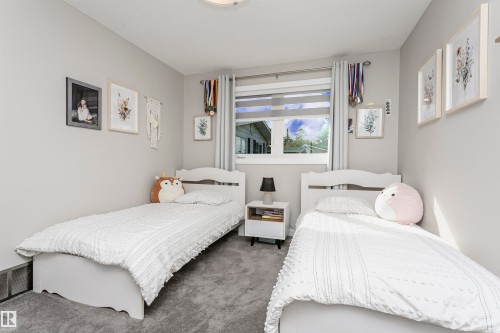 177 Wolf Willow Crescent Nw, Edmonton, AB - Indoor Photo Showing Bedroom